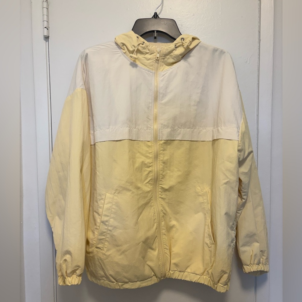 Like New Oversized Athletic/Windbreaker Jacket Size M in Yellow
